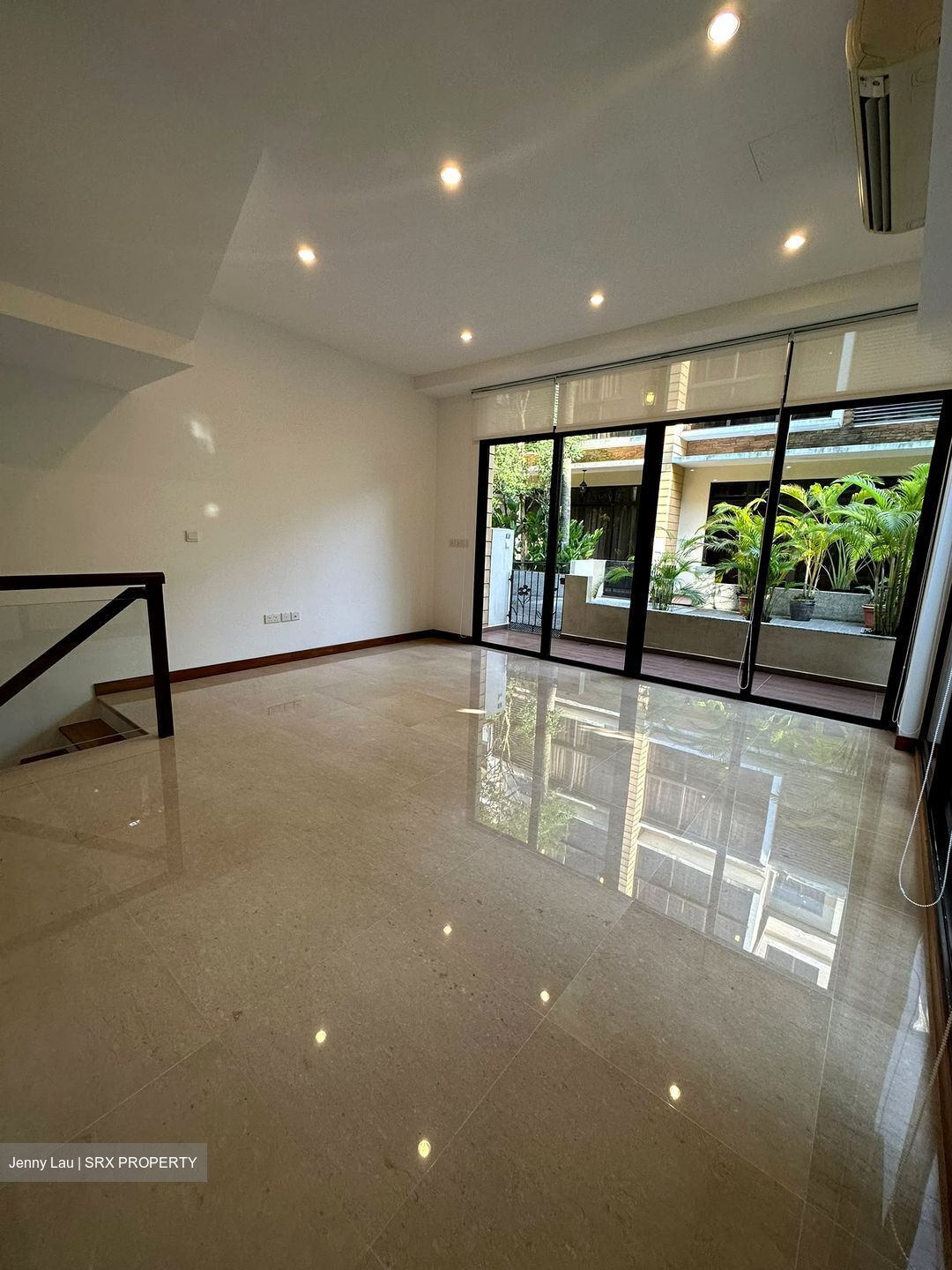 Holland Link (D10), Terrace #583549081